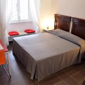 Maison Colosseo Рим
